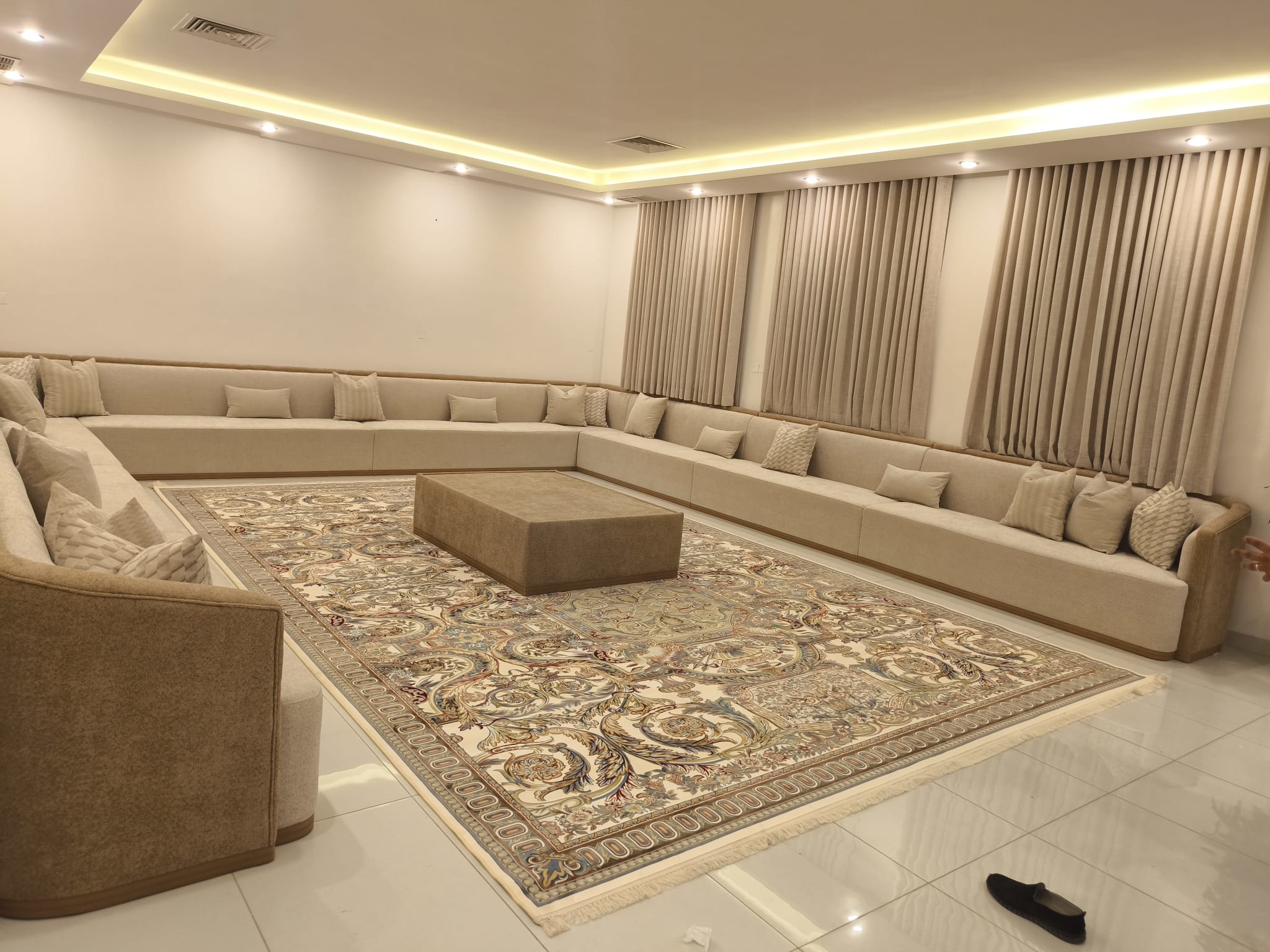 أعمال تنجيد وستائر - شركة الخيوط الملكية الكويت